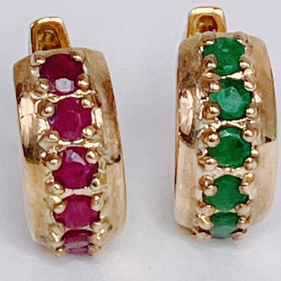 VTG Emerald Ruby Petite Huggie Earrings Colorful Minimalist Gold Tone Lab Grown - Picture 2 of 11